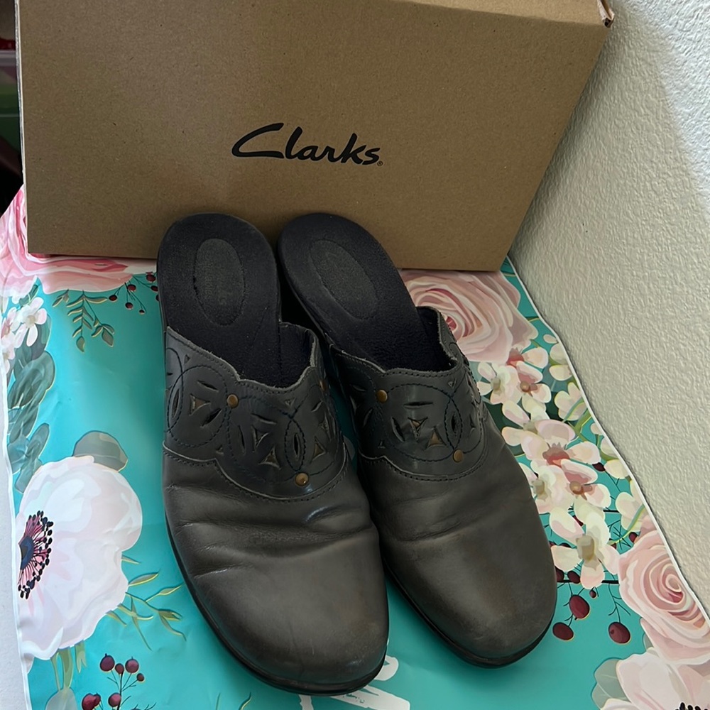 Clarks size 10 steel blue/grey slip on